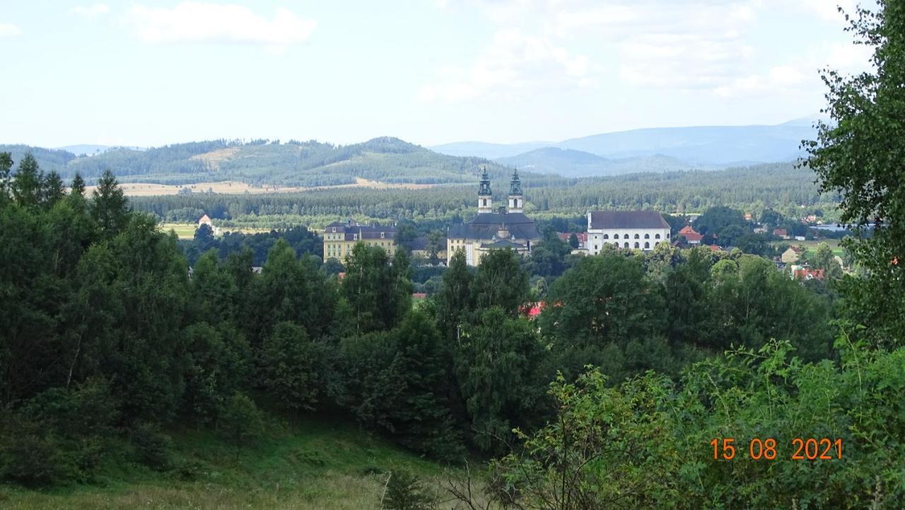 Na Szlaku Lägenhet Krzeszow  Exteriör bild
